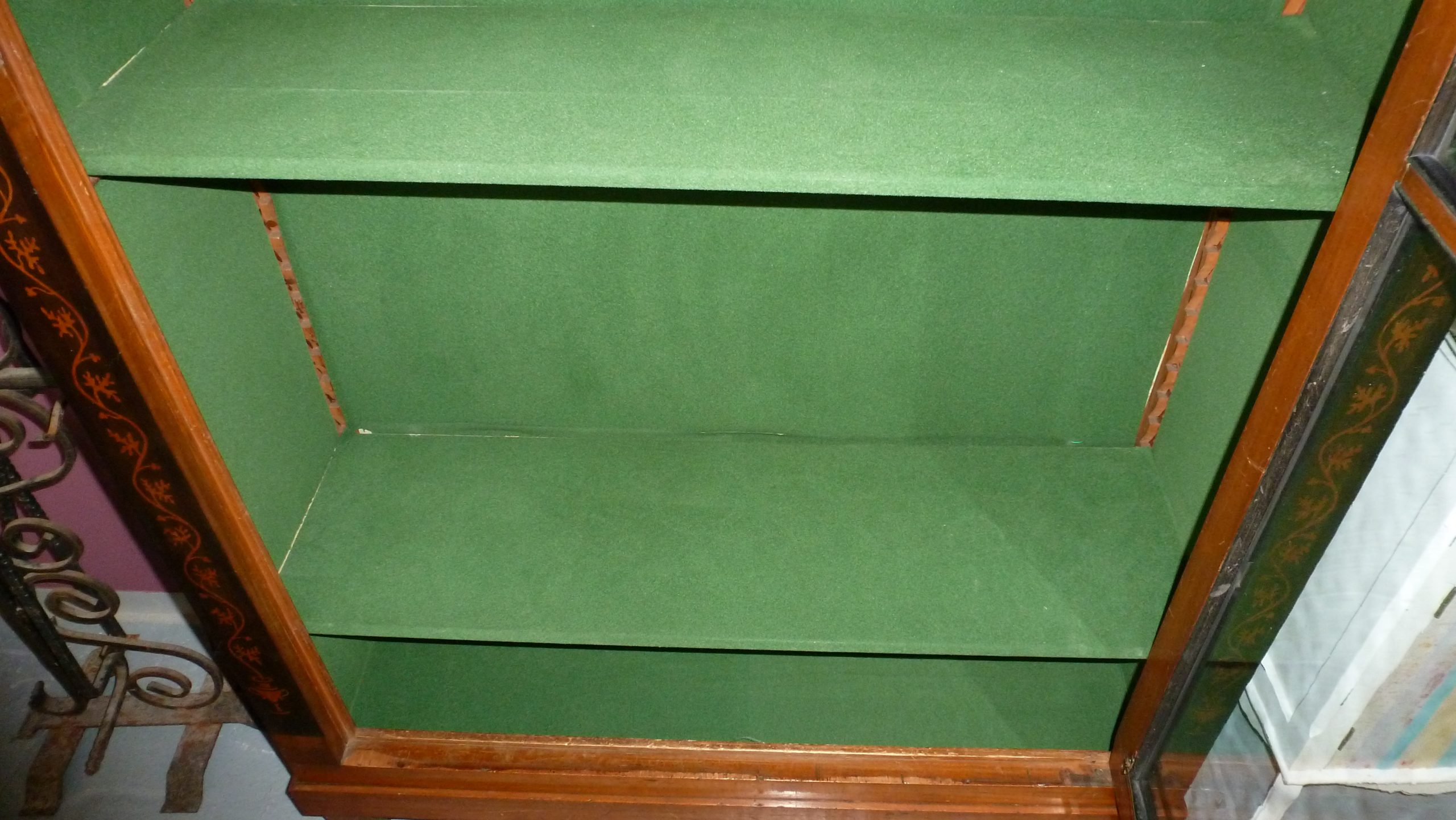 Intarsien-Schrank – Bild 5
