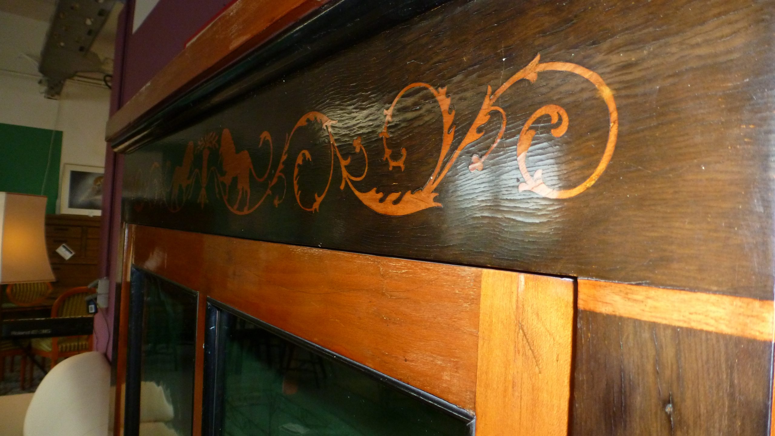 Intarsien-Schrank – Bild 2