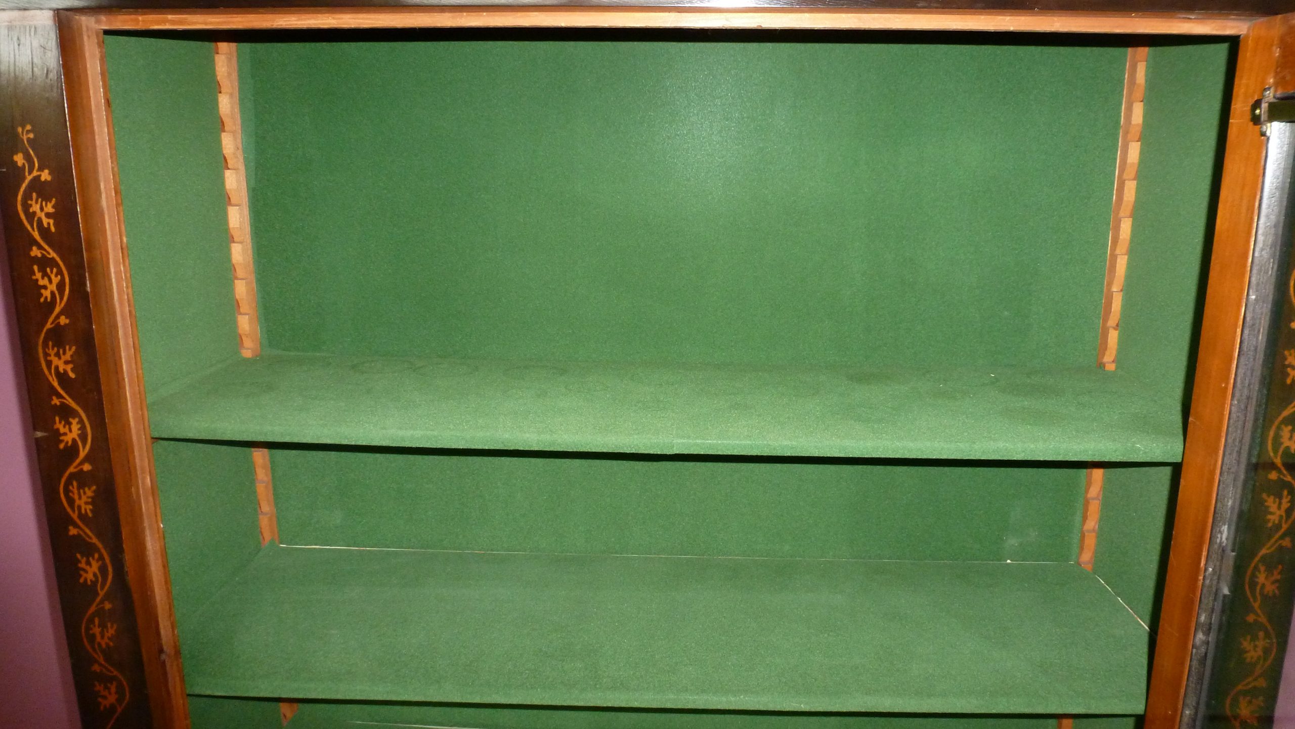 Intarsien-Schrank – Bild 4